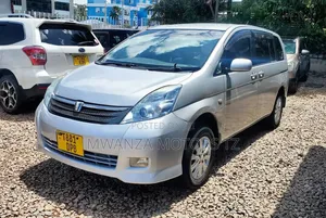 Toyota ISIS 2005 Silver