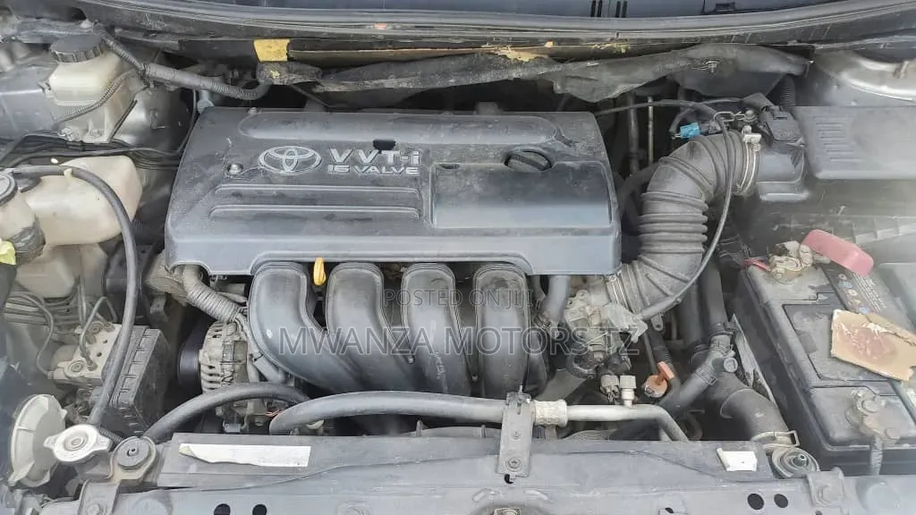 Toyota ISIS 2005 Silver