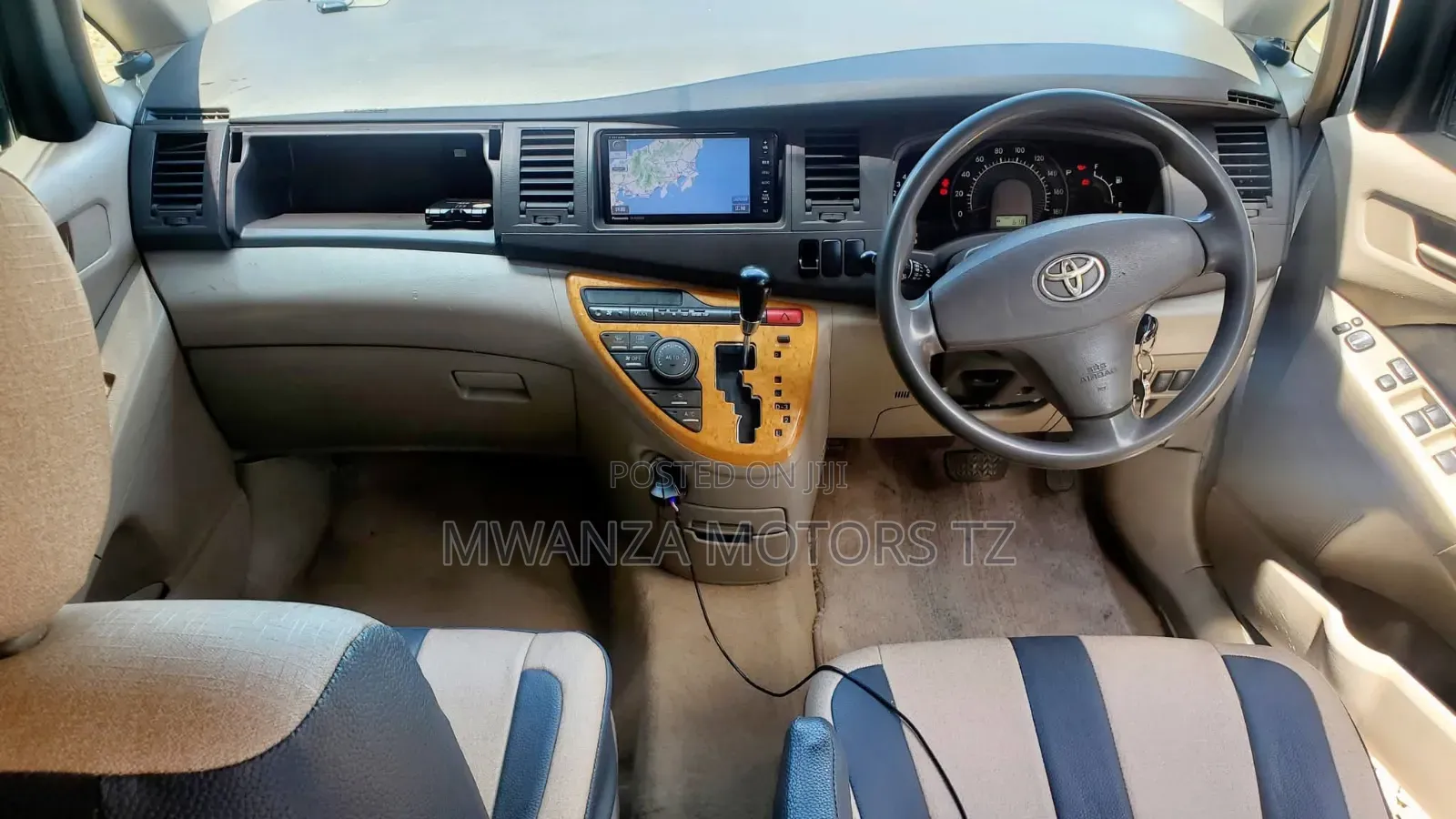 Toyota ISIS 2005 Silver