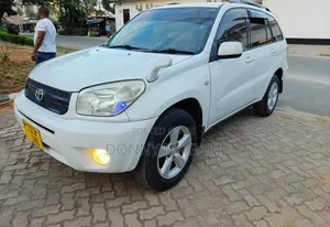 Toyota RAV4 2005 White