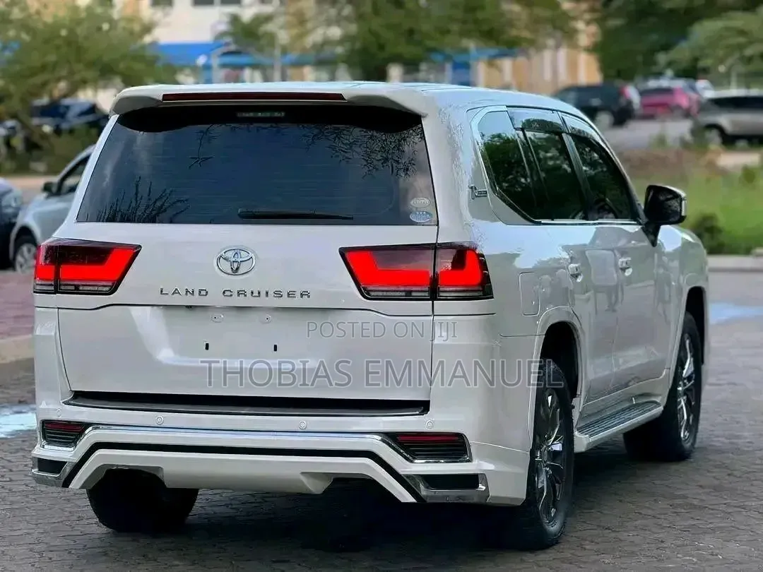 Toyota Land Cruiser 2023 White