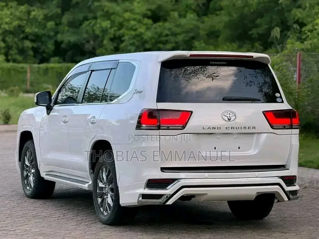Toyota Land Cruiser 2023 White