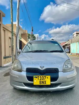 Toyota Vitz 2005 Silver