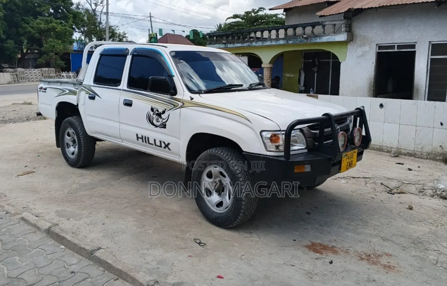 Toyota Hilux 2004 White