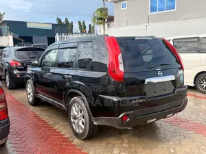 Nissan X-Trail 2.0 Petrol FWD 2013 Black