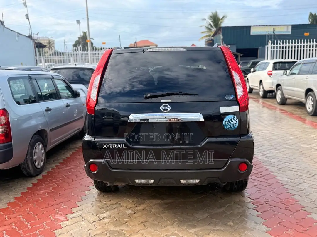 Nissan X-Trail 2.0 Petrol FWD 2013 Black