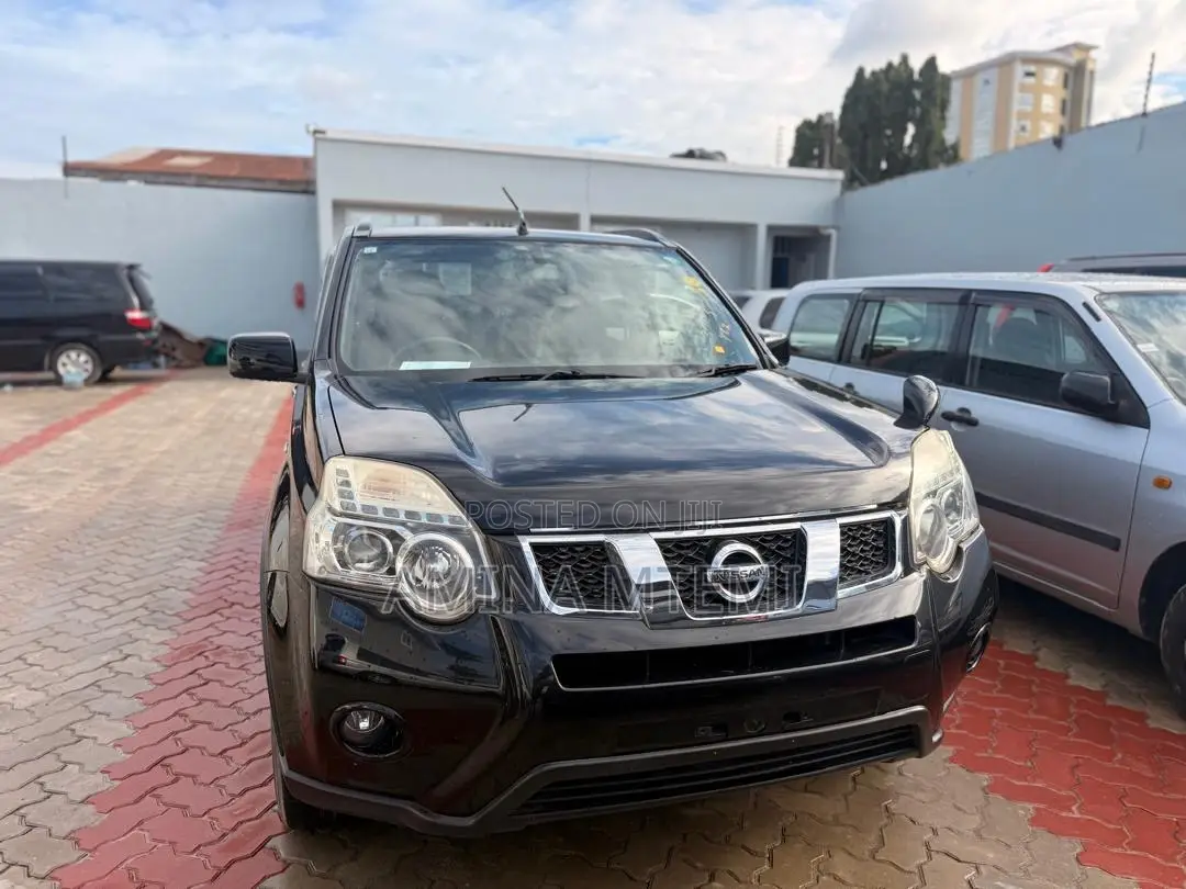 Nissan X-Trail 2.0 Petrol FWD 2013 Black