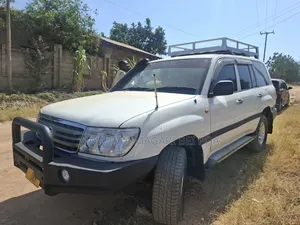 Toyota Land Cruiser 2012 White