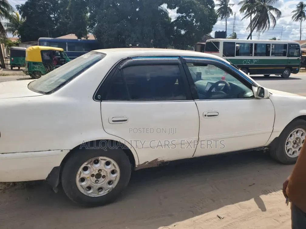 Toyota Corolla II 1998 White