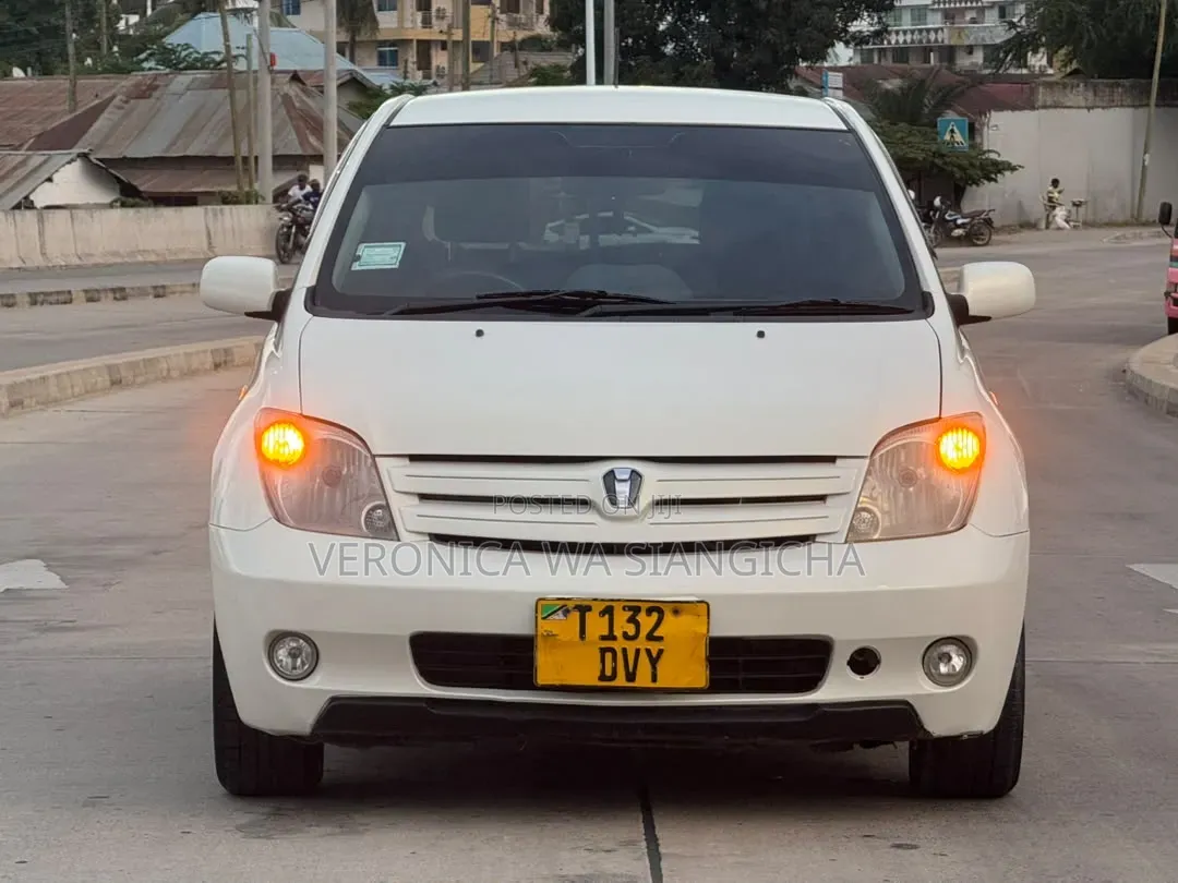 Toyota IST 2004 White