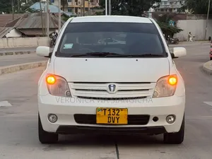 Toyota IST 2004 White