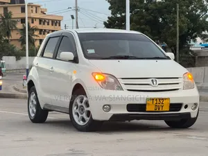 Toyota IST 2004 White