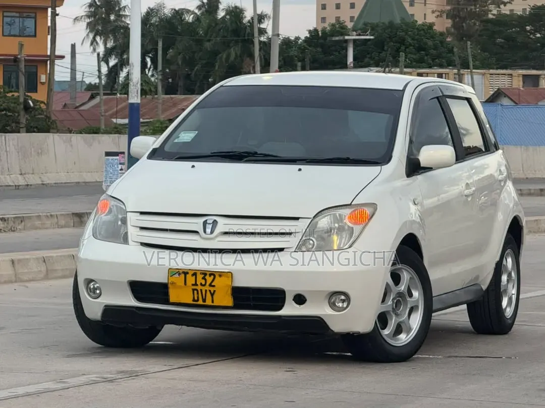 Toyota IST 2004 White