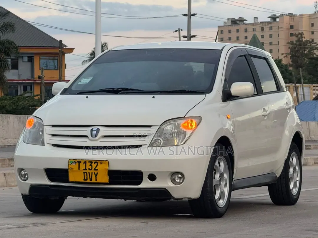 Toyota IST 2004 White