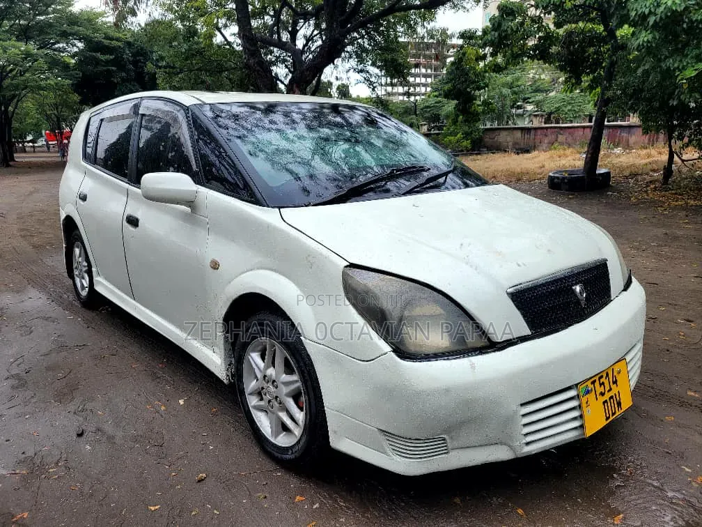 Toyota Opa 2002 White