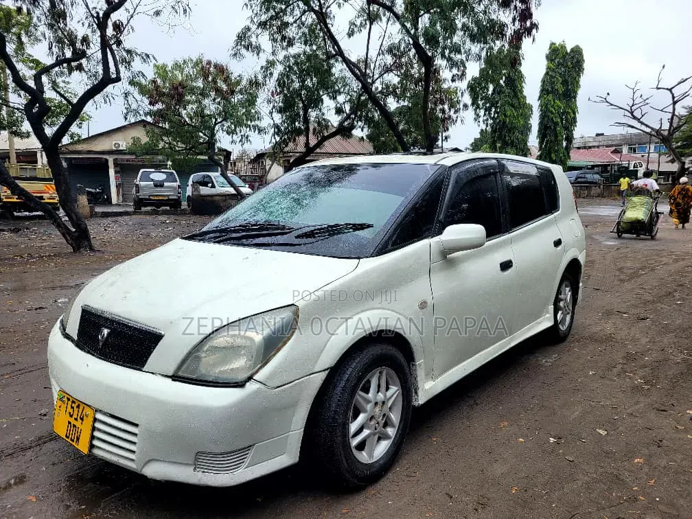 Toyota Opa 2002 White