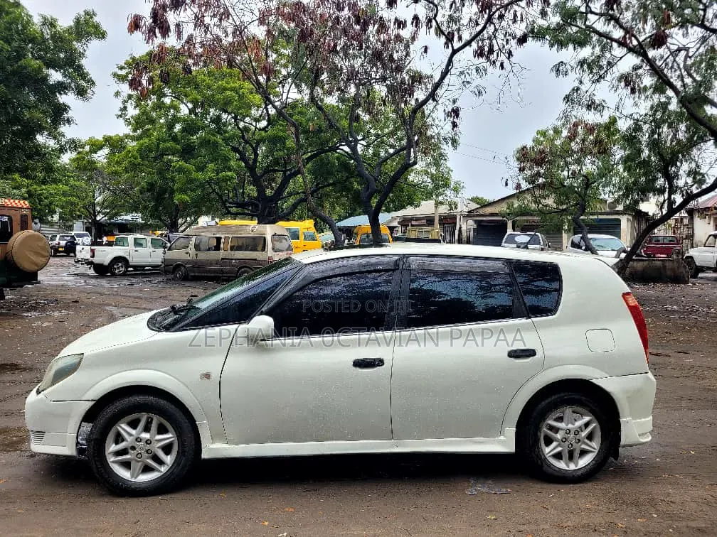 Toyota Opa 2002 White
