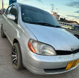 Toyota Platz 1.3 AWD 2001 Silver