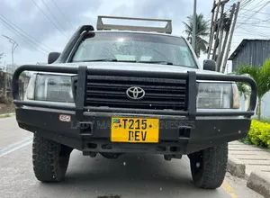 Toyota Land Cruiser HDJ 100 2000 White
