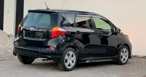 Toyota Ractis 1.3 FWD 2012 Black