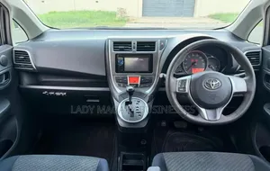 Toyota Ractis 1.3 FWD 2012 Black