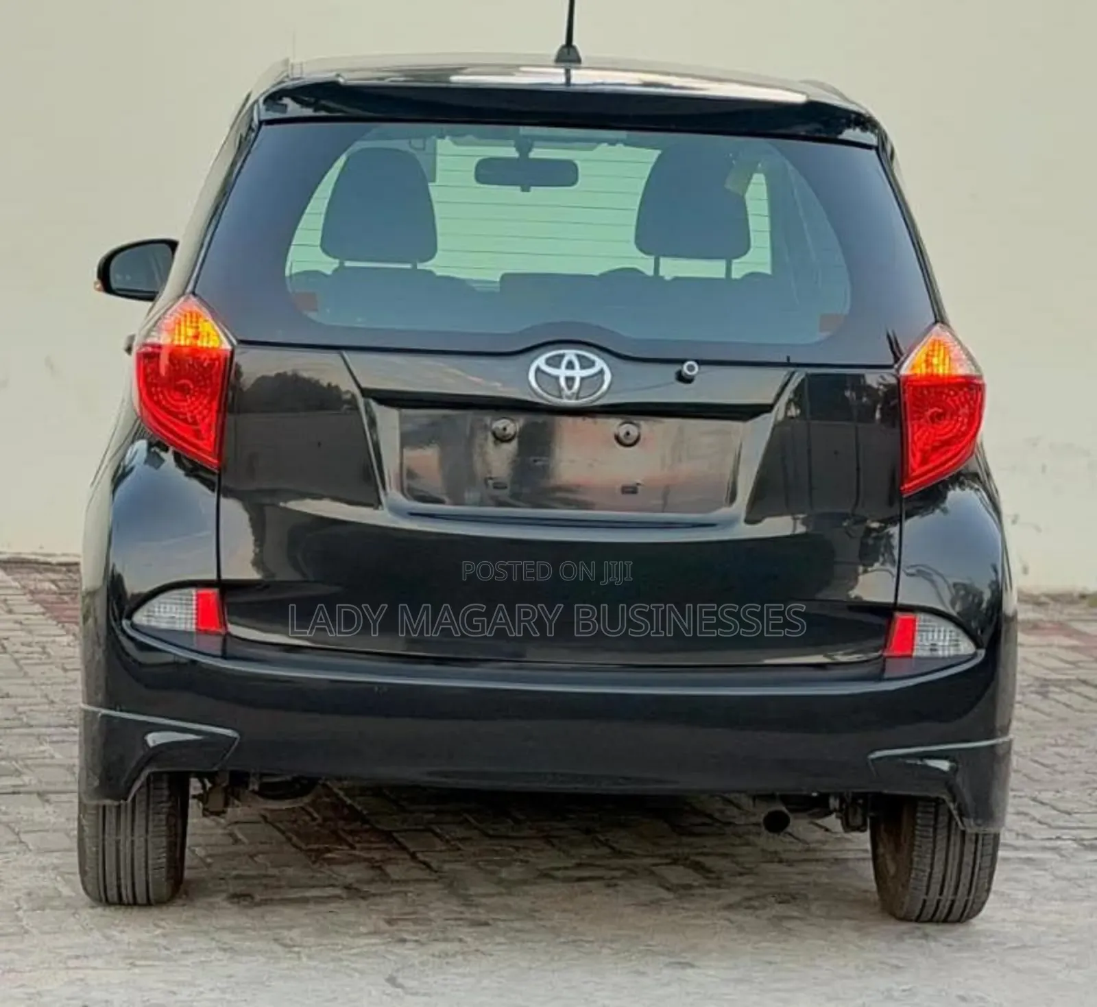 Toyota Ractis 1.3 FWD 2012 Black