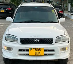 Toyota RAV4 1999 White