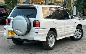 Toyota RAV4 1999 White