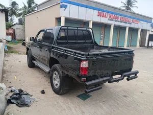Toyota Hilux 2004 Black