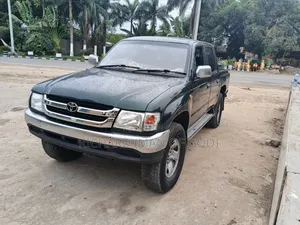 Toyota Hilux 2004 Black