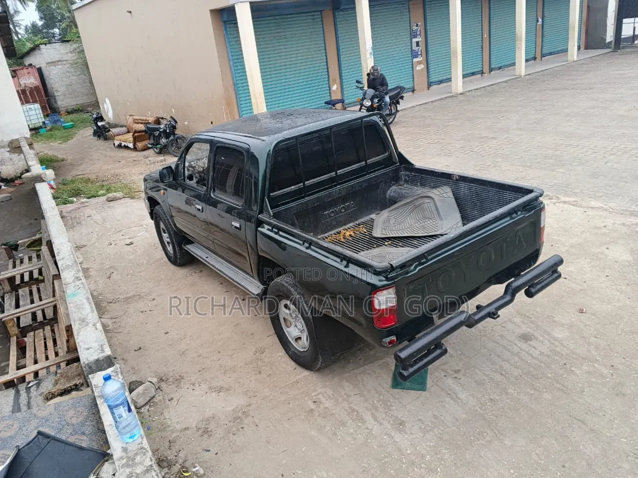 Toyota Hilux 2004 Black