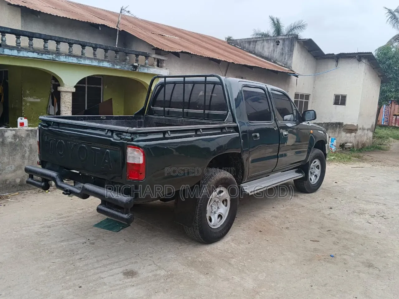 Toyota Hilux 2004 Black