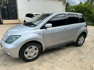 Toyota IST 2005 Silver