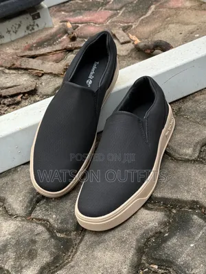 Viatu or Casual Shoes Zisizo Na Kamba