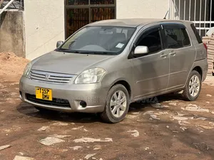 Toyota Raum 2005 Silver