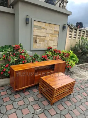 Coffer Table With Showcase