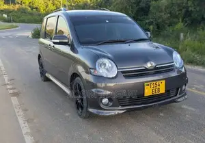 Toyota Sienta 2010 Gray