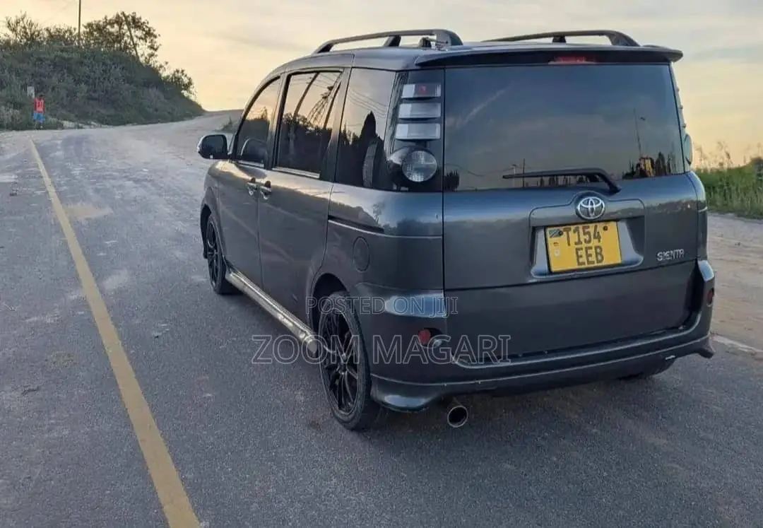 Toyota Sienta 2010 Gray