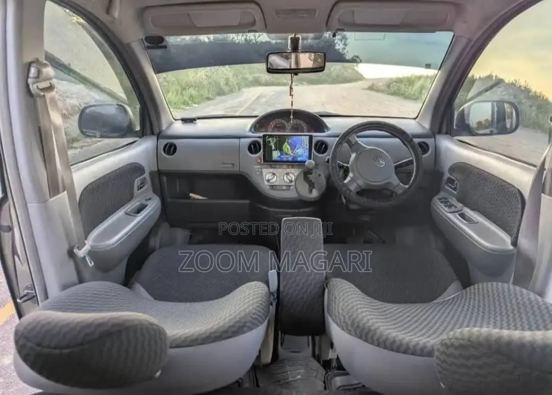 Toyota Sienta 2010 Gray