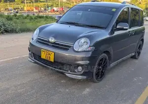 Toyota Sienta 2010 Gray