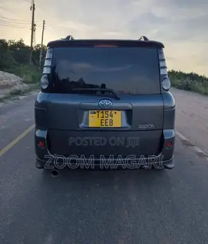 Toyota Sienta 2010 Gray