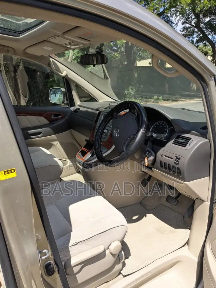 Toyota Alphard 2.4 Petrol FWD 2004 Gold