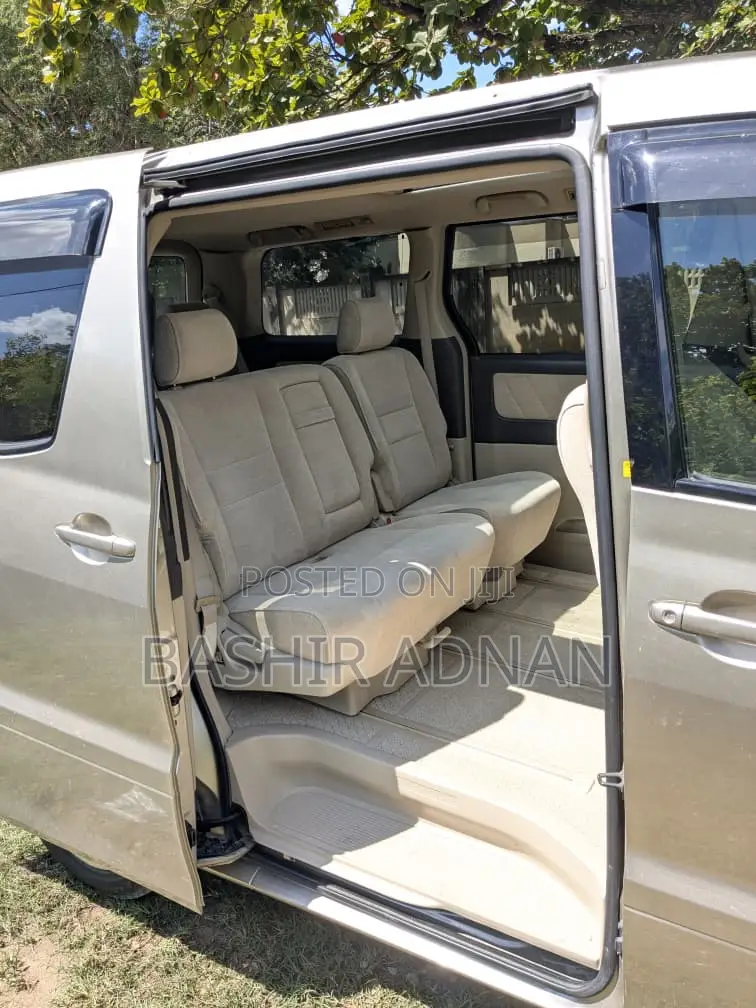 Toyota Alphard 2.4 Petrol FWD 2004 Gold