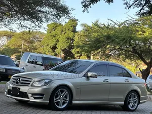 Mercedes-Benz C200 2011 Beige