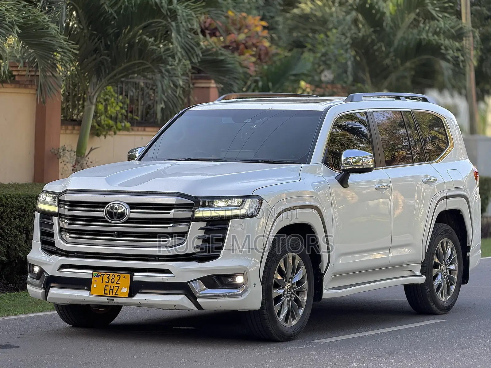 Toyota Land Cruiser 2023 White
