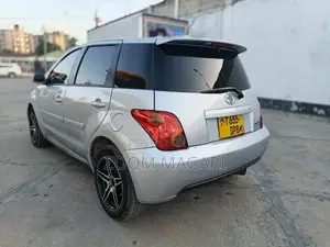 Toyota IST 2006 Silver