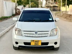 Toyota IST 2003