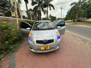 Toyota Vitz 2007 Silver