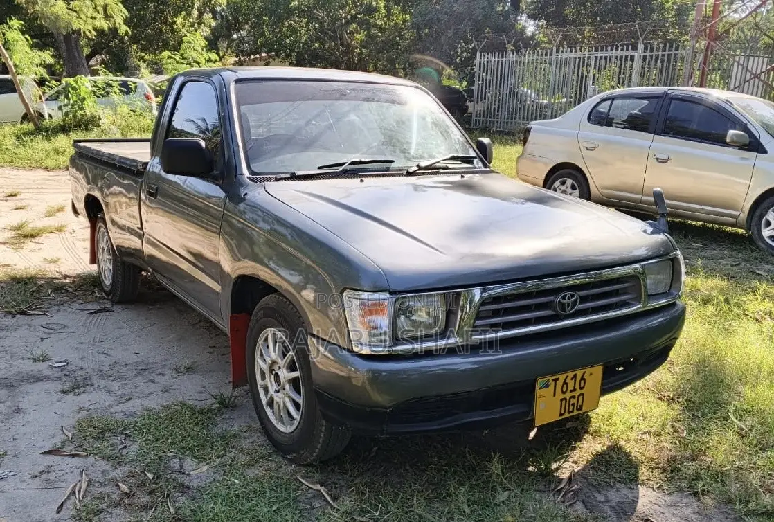 Toyota Hilux 1997 Gray