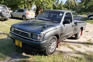 Toyota Hilux 1997 Gray